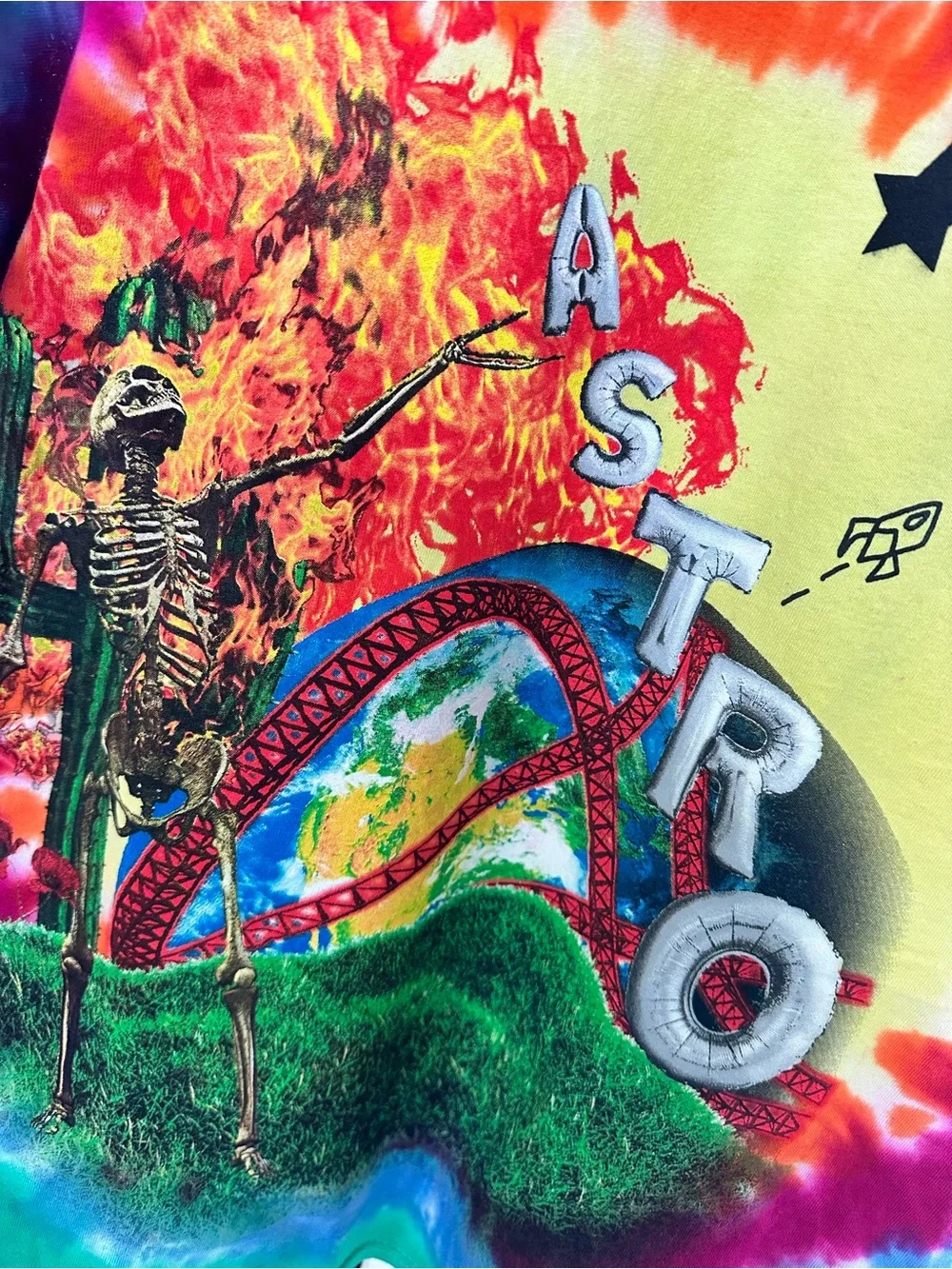 Travis Scott Astroworld Smiley Tie-Dye Graphic T-Shirt - Picture 3 of 8